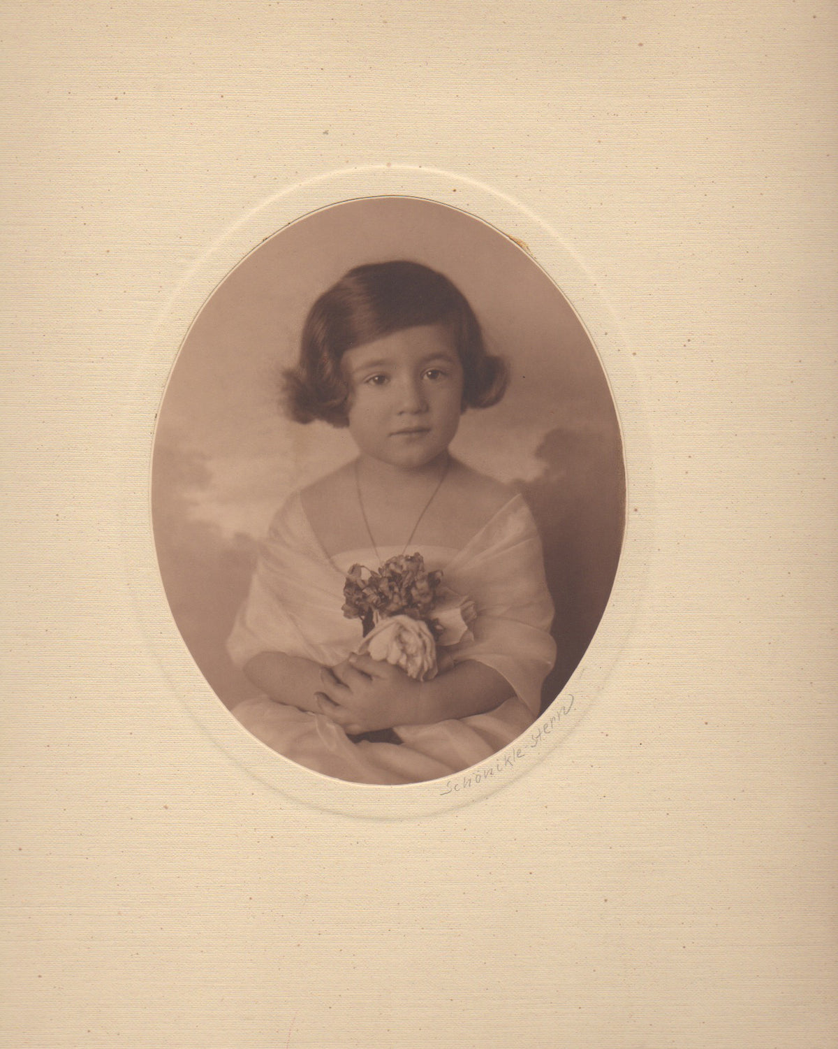 Photograph of a young Judith Peto